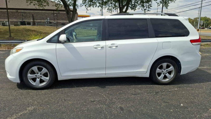 2011 Toyota Sienna LE 8-Passenger