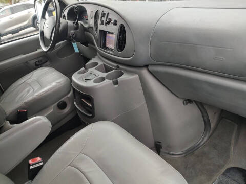 2005 Ford E-Series E-150 Chateau