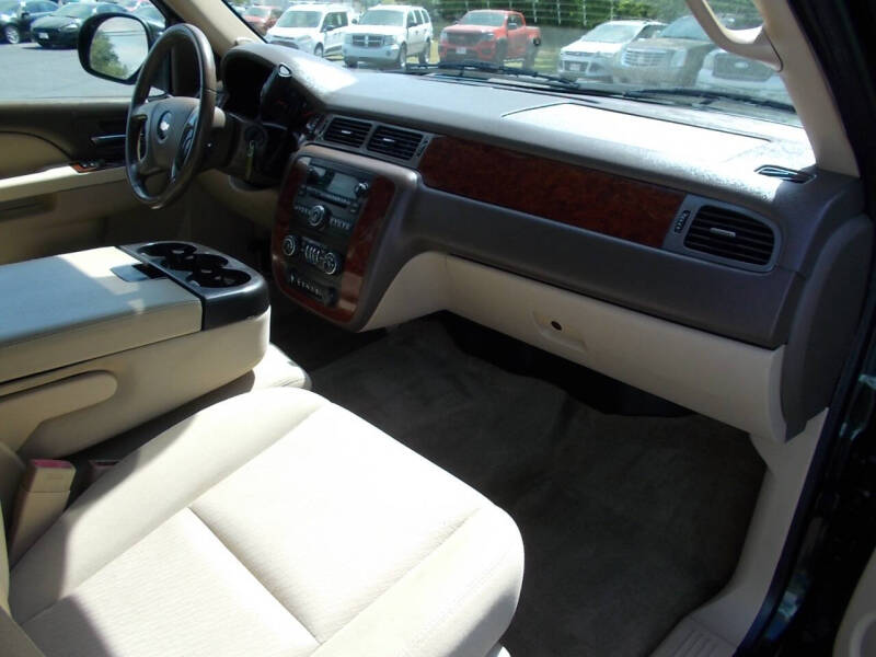 2013 Chevrolet Avalanche LS Black Diamond