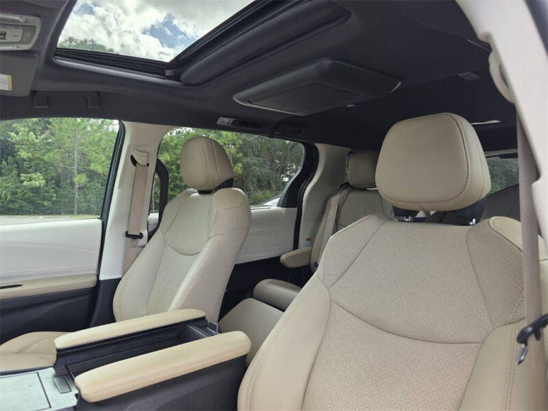 2024 Toyota Sienna Limited 7-Passenger