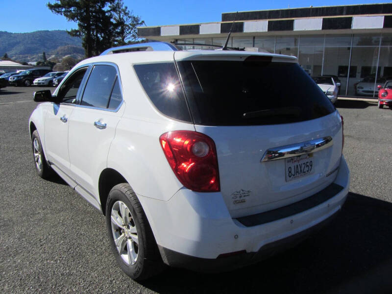 2011 Chevrolet Equinox LTZ photo 3