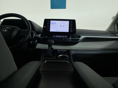 2023 Toyota Sienna LE 8-Passenger