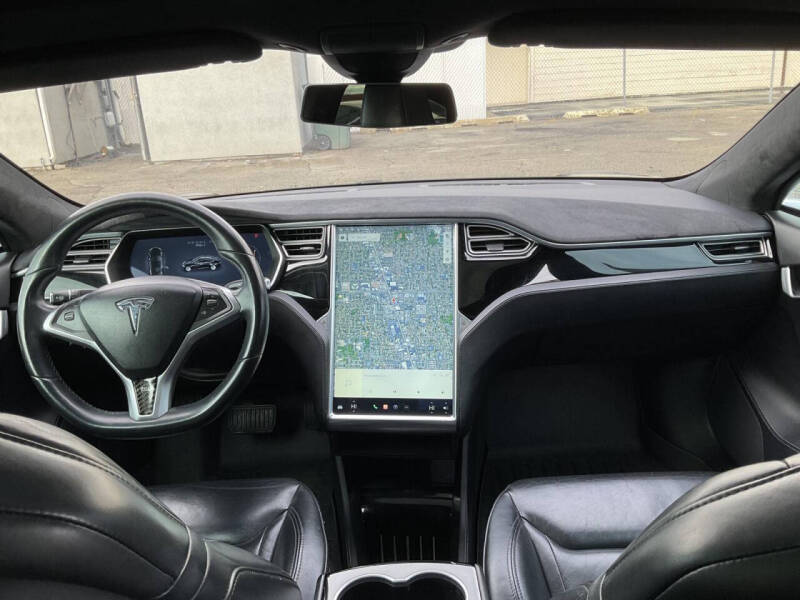 2016 Tesla Model S 70D