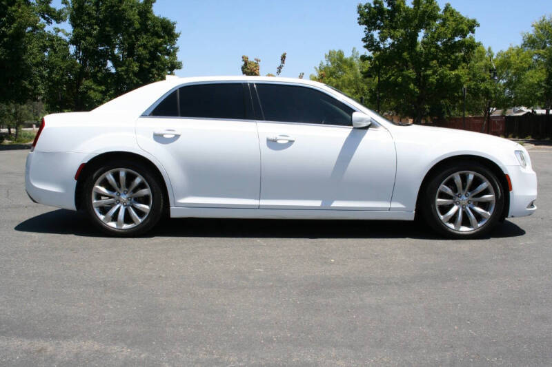 2017 Chrysler 300 Limited