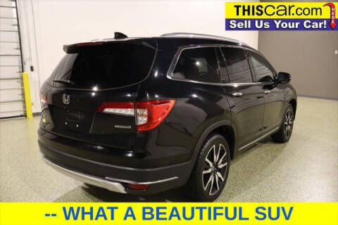 2019 Honda Pilot Touring w/Rear Captain's Chairs