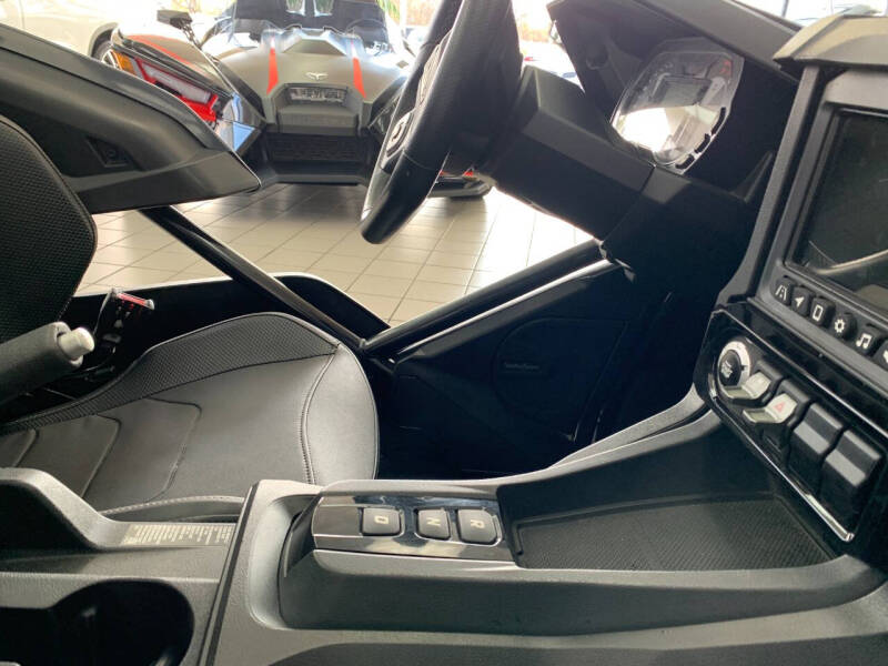 2023 Polaris Slingshot