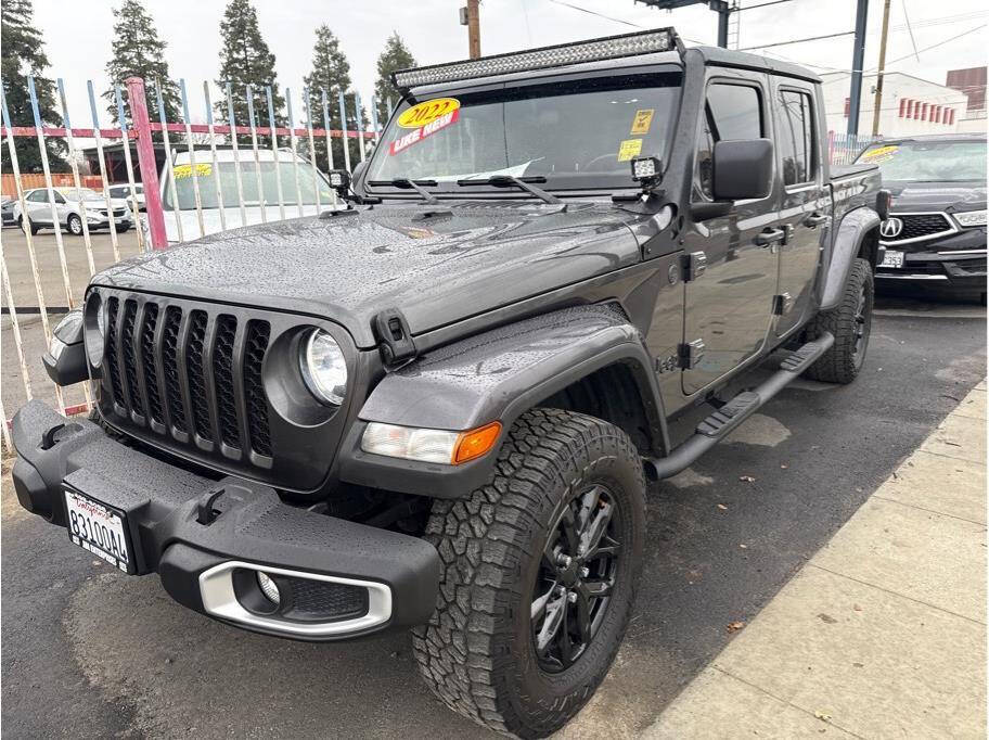 2022 Jeep Gladiator Sport S's photo