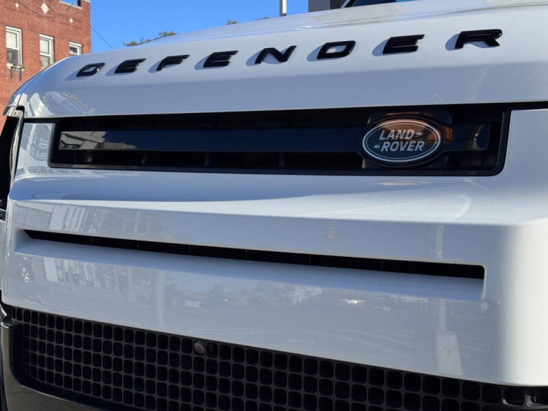 2024 Land Rover Defender 130 P400 X-Dynamic SE