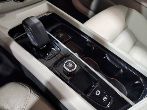 2023 Volvo XC60 Recharge T8 Plus Bright Theme