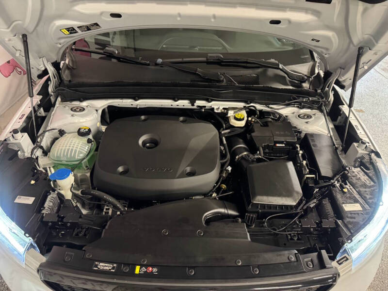 2021 Volvo XC40 T5 R-Design