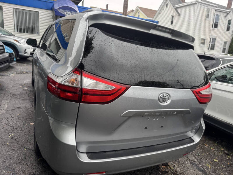 2017 Toyota Sienna XLE 7-Passenger