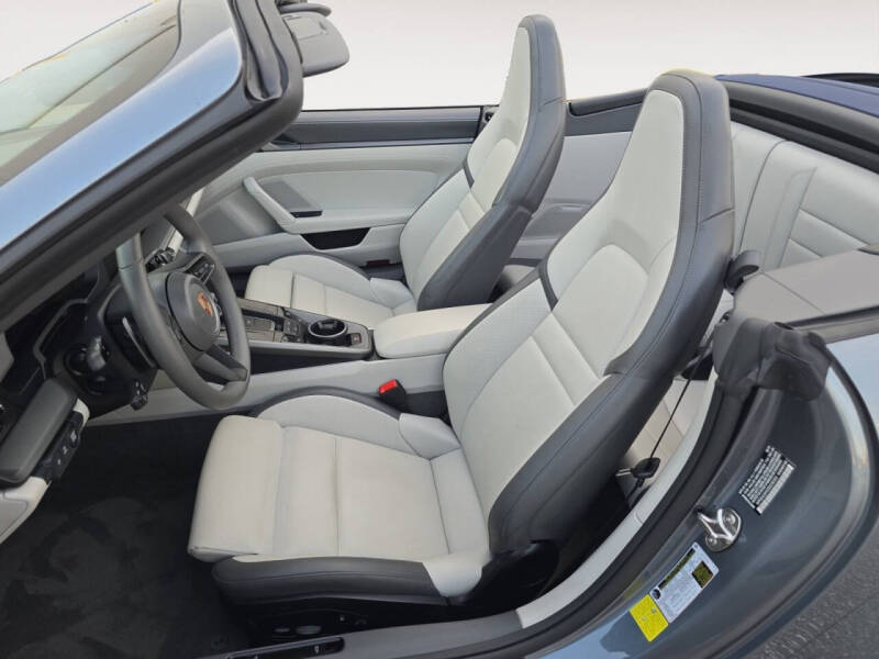 2025 Porsche 911 Carrera