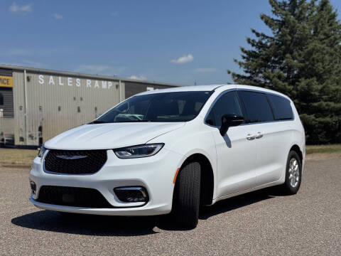 2024 Chrysler Pacifica Touring