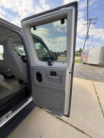2013 Ford E-Series E-350 SD XLT
