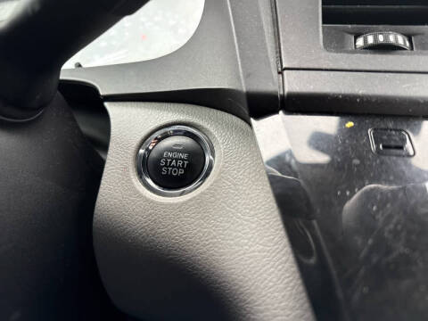 2018 Toyota Sienna XLE 7-Passenger Auto Access Seat