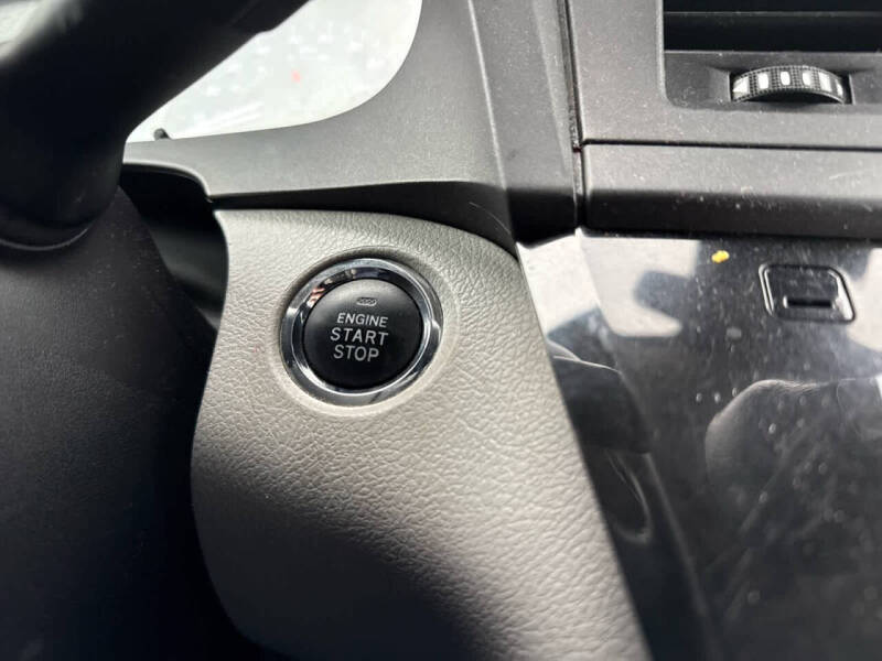 2018 Toyota Sienna XLE 7-Passenger Auto Access Seat