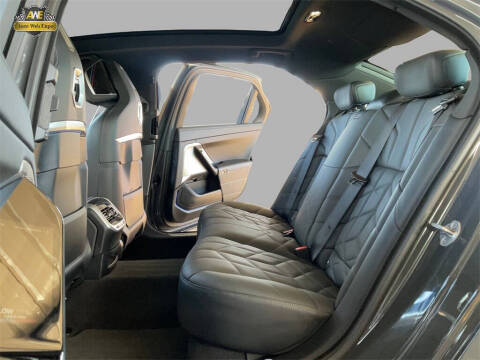 2023 BMW 7 Series 740i