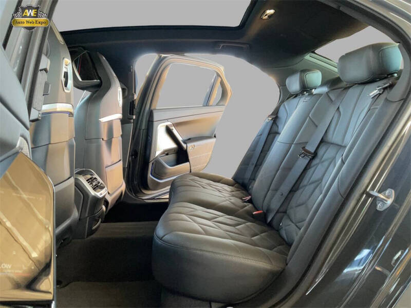 2023 BMW 7 Series 740i