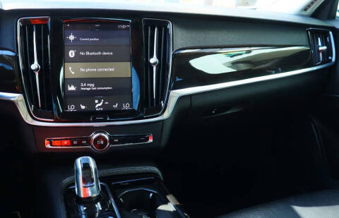 2018 Volvo S90 T8 Momentum