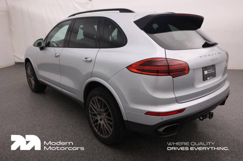2017 Porsche Cayenne Platinum Edition