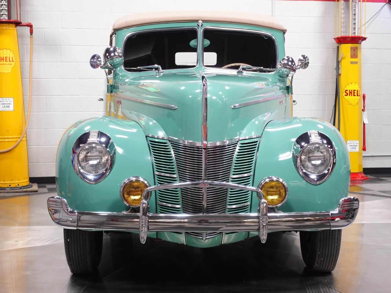 1940 Ford Deluxe 53