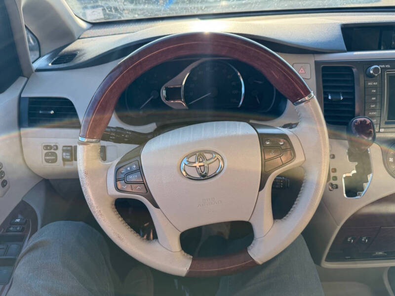 2014 Toyota Sienna Limited 7-Passenger