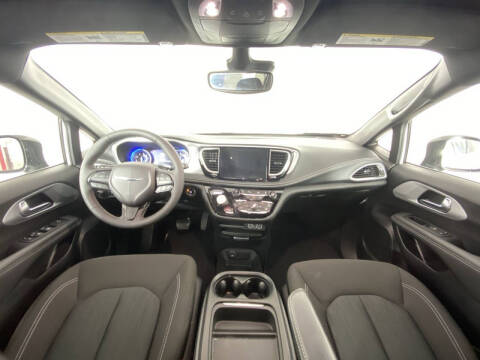 2024 Chrysler Pacifica Touring