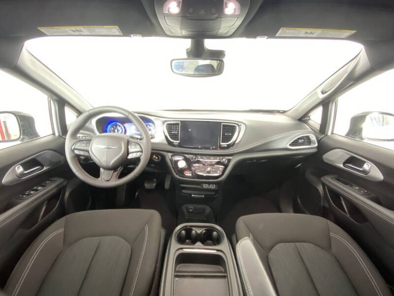 2024 Chrysler Pacifica Touring