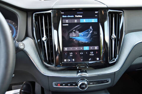 2025 Volvo XC60 B5 Plus Dark Theme