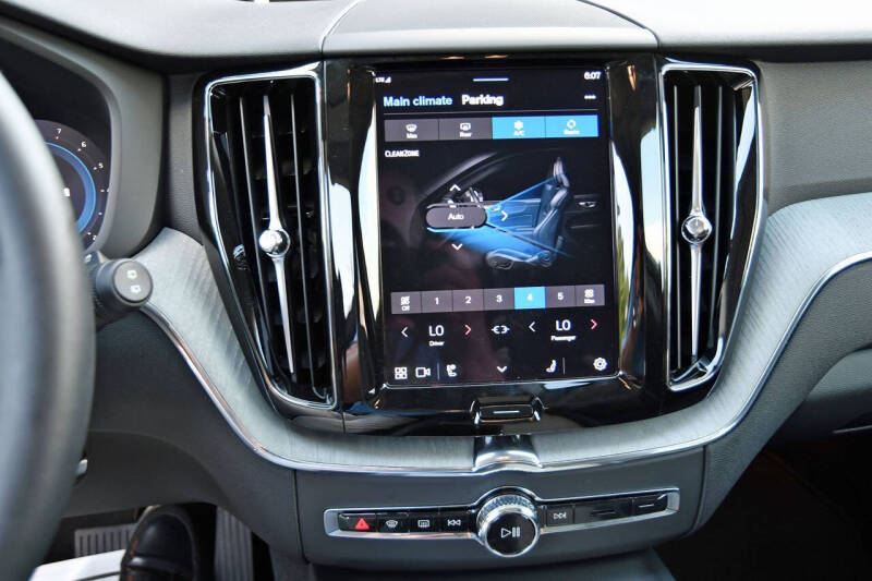 2025 Volvo XC60 B5 Plus Dark Theme