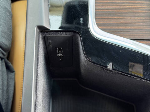 2023 Volvo XC60 B5 Ultimate Bright Theme