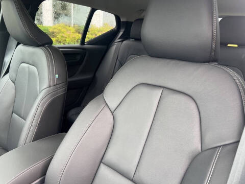 2026 Volvo XC40 B5 Core