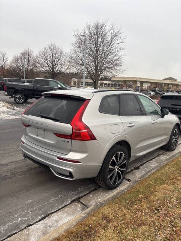 2025 Volvo XC60 B5 Plus Dark Theme