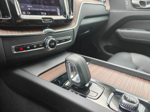 2022 Volvo XC60 B5 Momentum