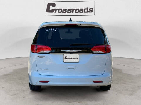 2022 Chrysler Voyager LX