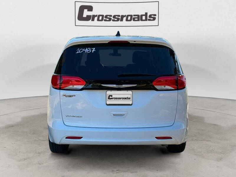 2022 Chrysler Voyager LX