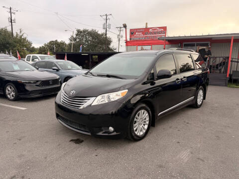 2017 Toyota Sienna XLE Premium 8-Passenger