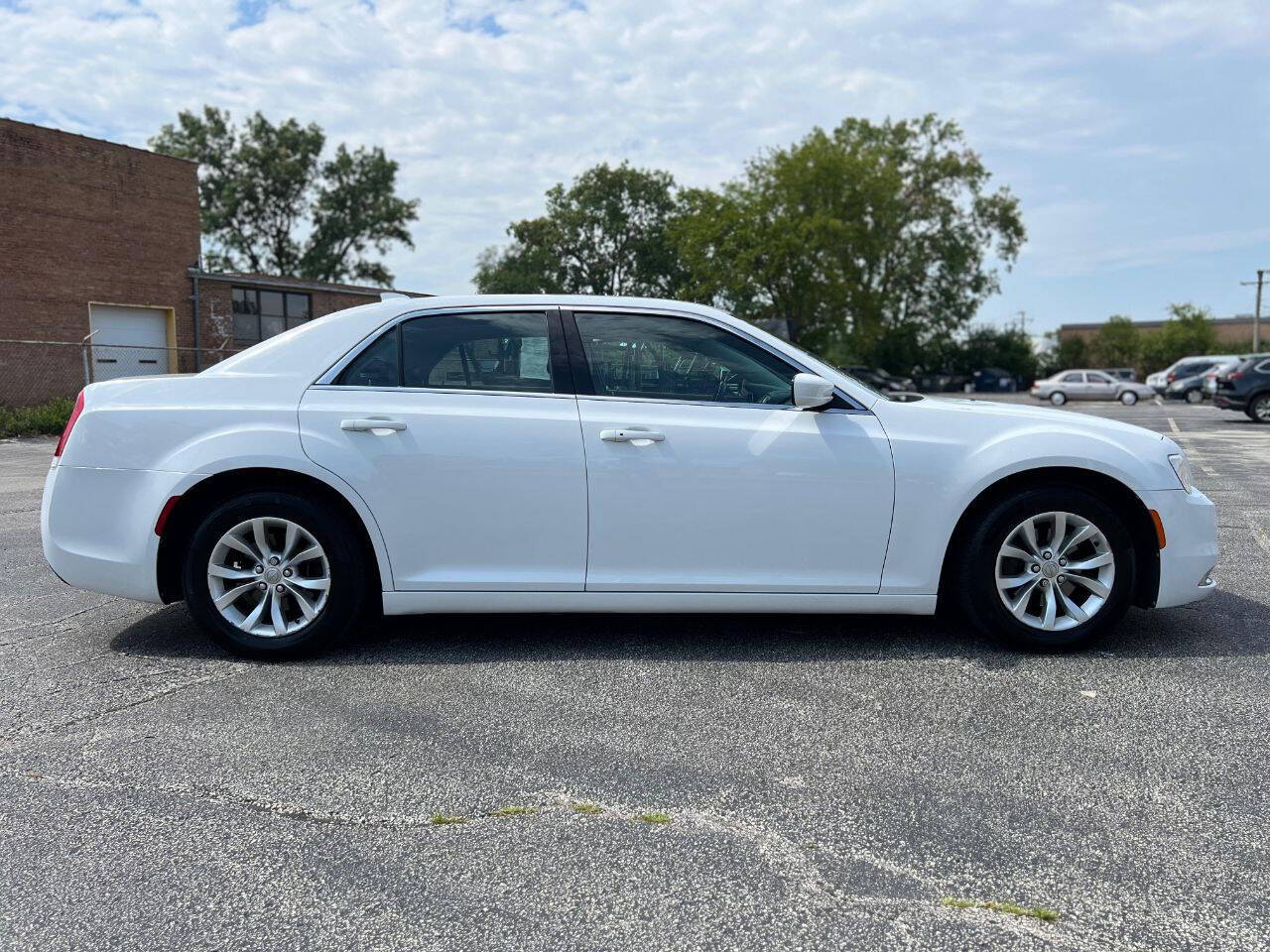 2015 Chrysler 300 for sale at Ideal Cars LLC in Skokie, IL