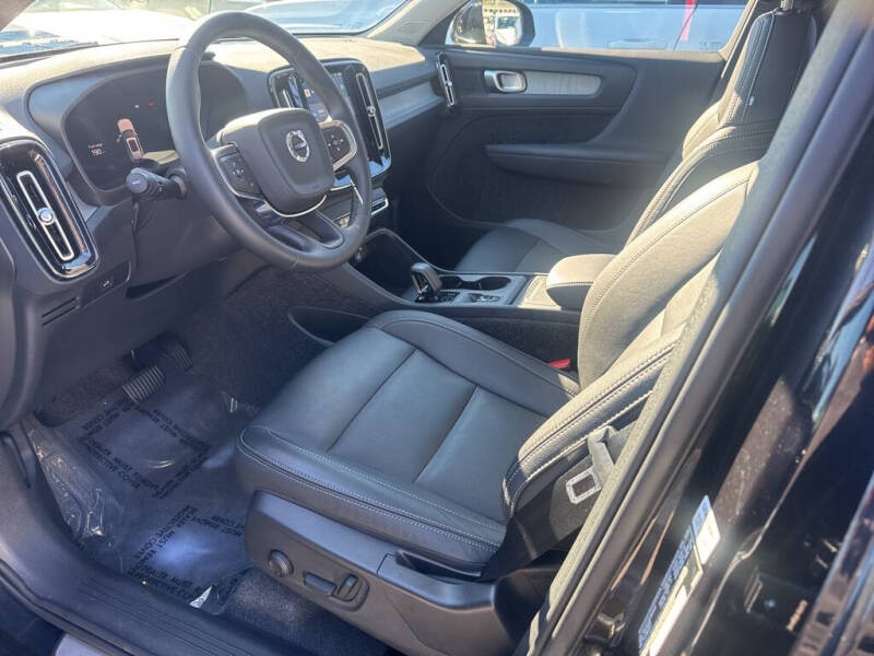 2025 Volvo XC40 B5 Core Bright Theme