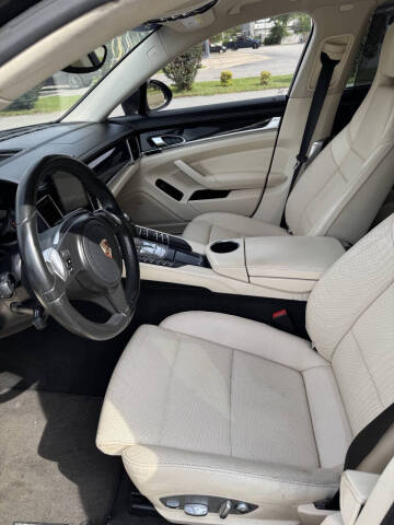 2013 Porsche Panamera 4