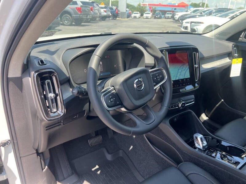 2026 Volvo XC40 B5 Plus