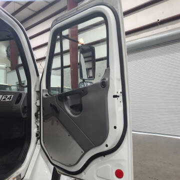 2016 Freightliner M2 106