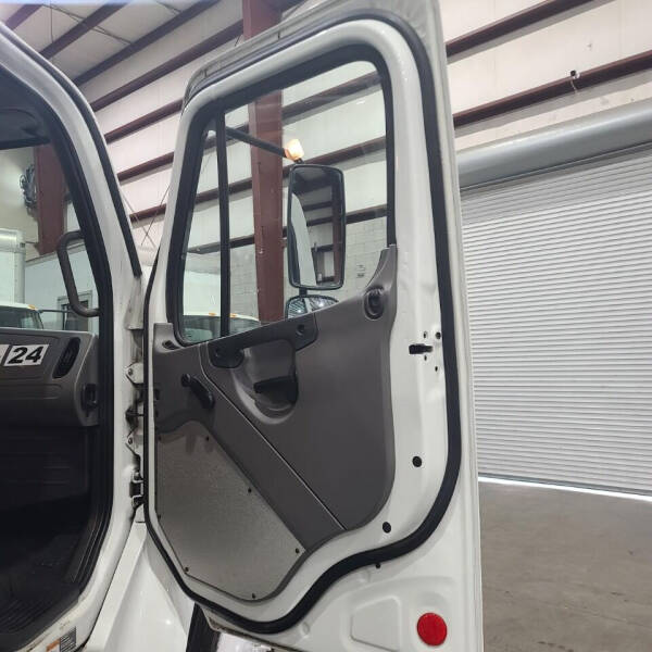 2016 Freightliner M2 106