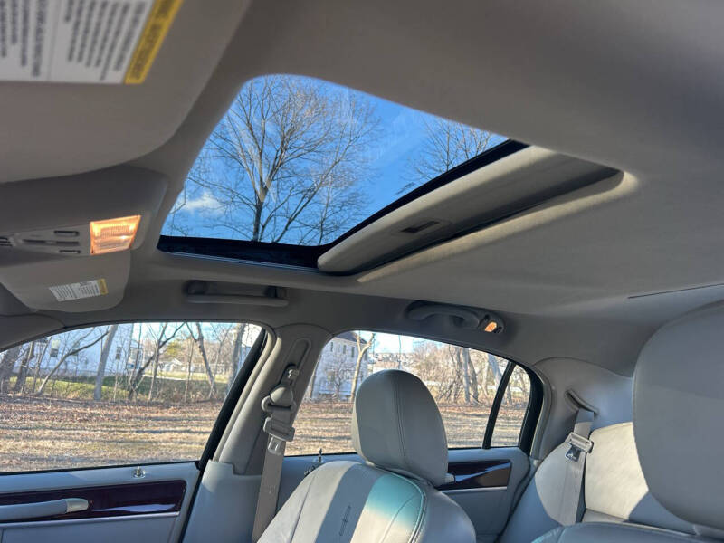 2005 Lincoln Town Car Signature Limited