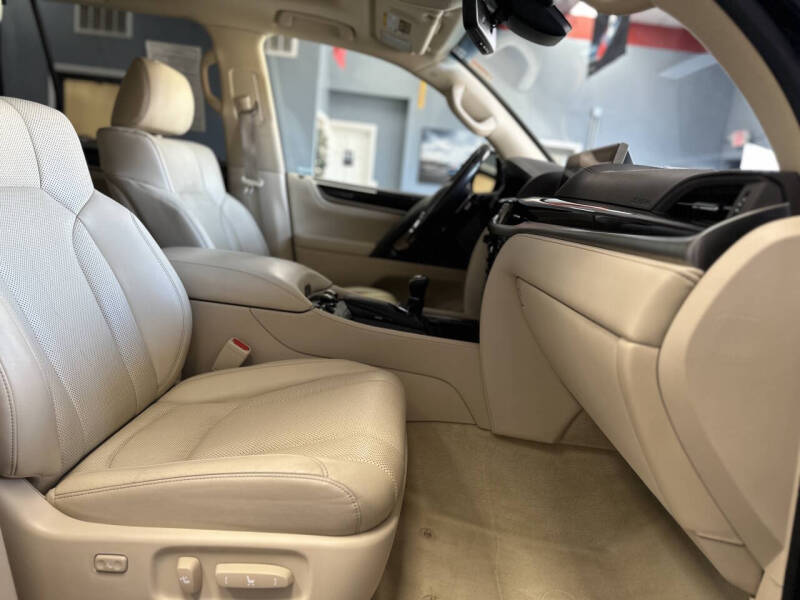 2018 Lexus LX 570 Two-Row