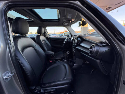 2017 MINI Hardtop 4 Door Cooper