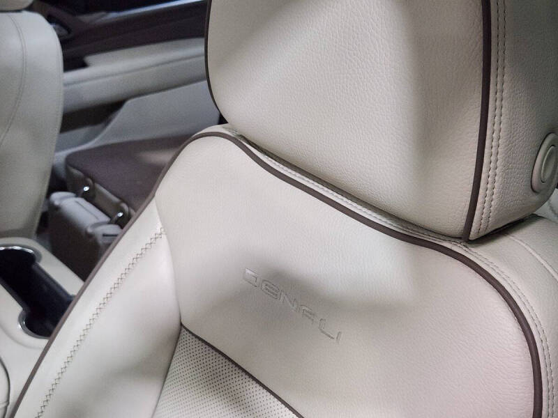 2023 GMC Yukon XL Denali