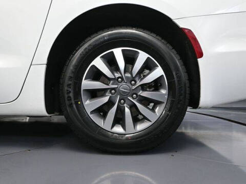 2023 Chrysler Pacifica Plug-In Hybrid Touring L