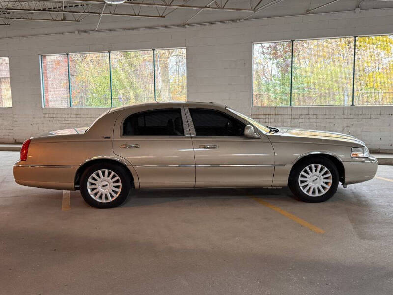 2005 Lincoln Town Car Signature Limited