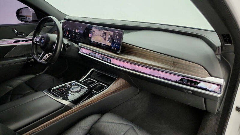 2023 BMW 7 Series 740i